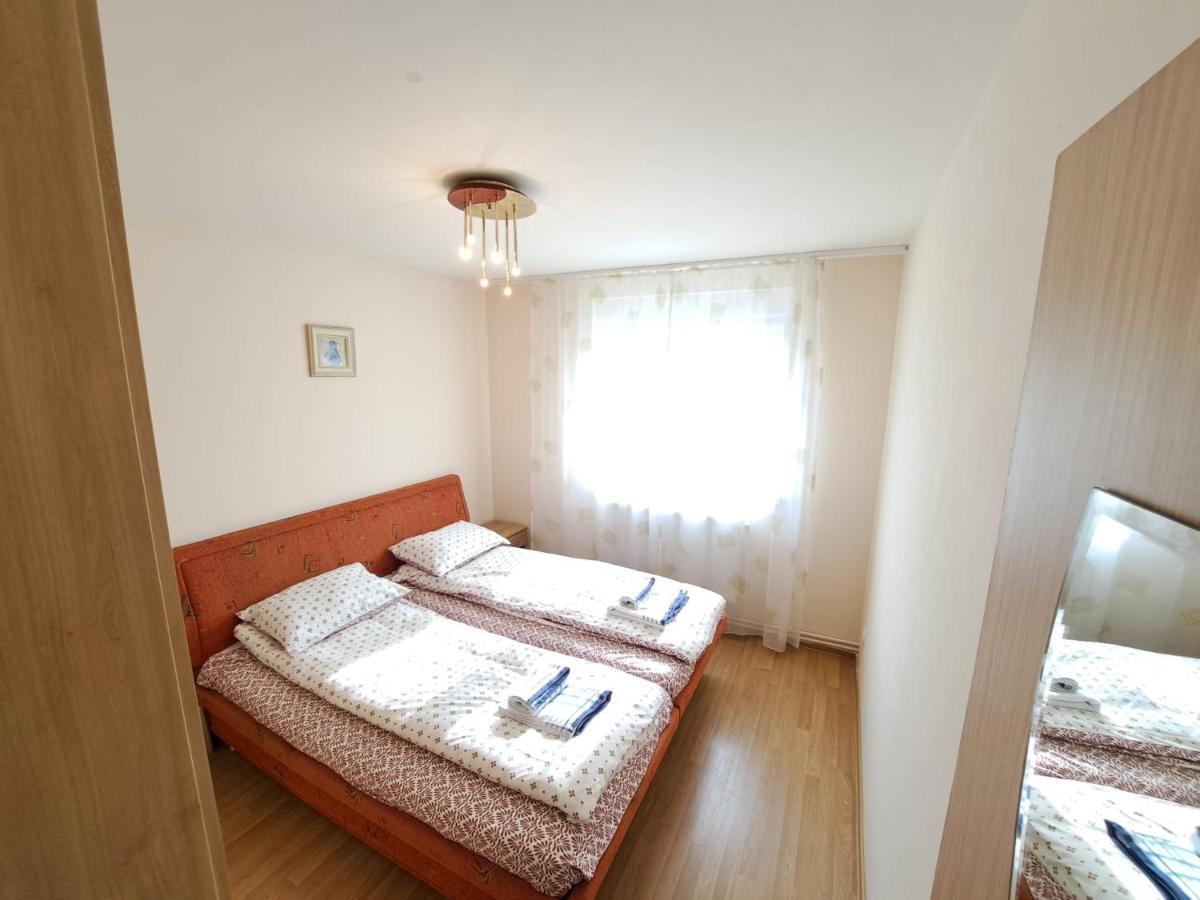 Bine Ati Venit La Maria Str Ion Alexandru Nr 1 Bl 14 Ap 1 Lägenhet Arad Exteriör bild