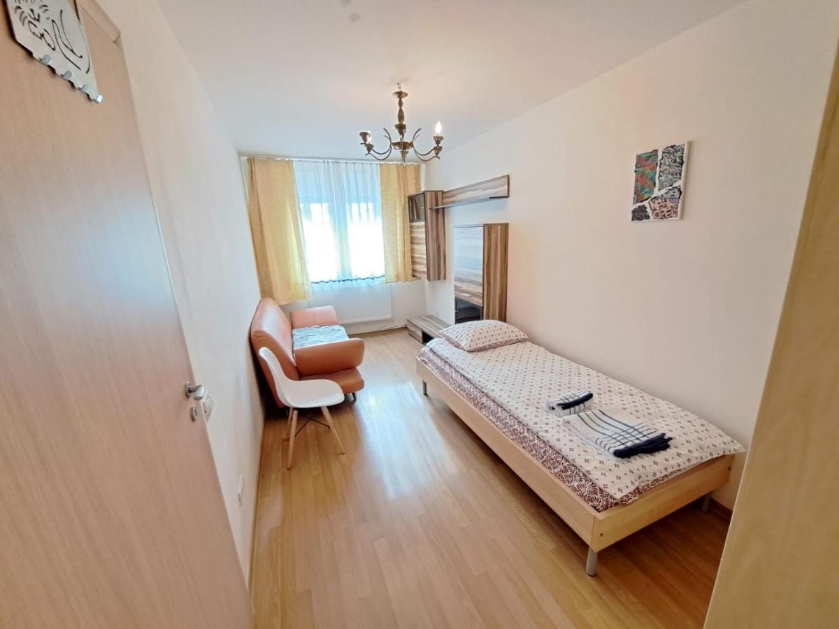 Bine Ati Venit La Maria Str Ion Alexandru Nr 1 Bl 14 Ap 1 Lägenhet Arad Exteriör bild